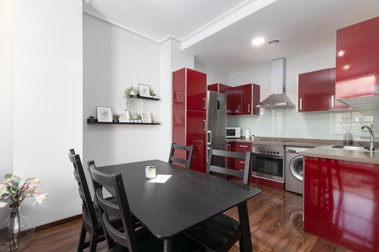 Adarve Flats * Valence