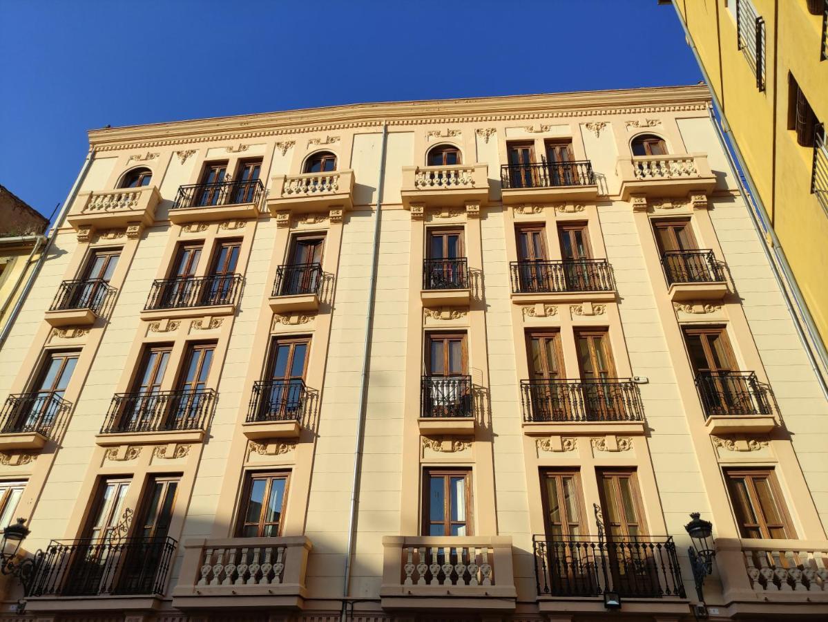 Adarve Flats Apartament *